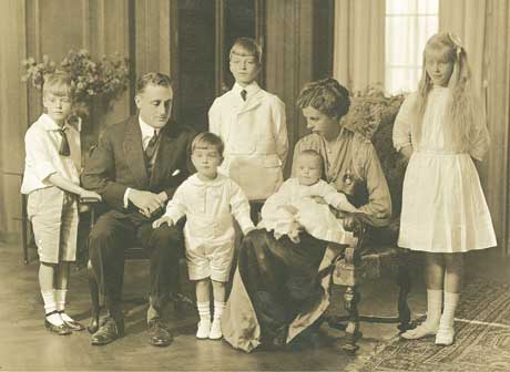 This image has an empty alt attribute; its file name is fdroosevelt-family.jpg